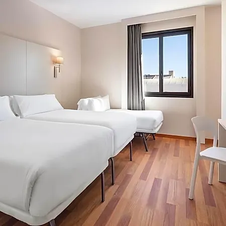 B&B Hotel Elche מלון