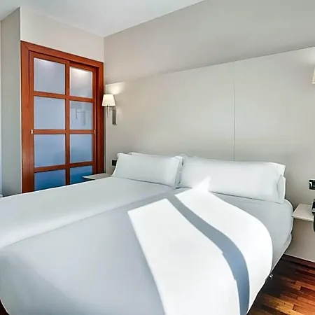 B&B Hotel Elche מלון