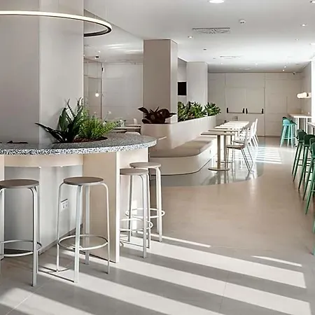 B&B Hotel Elche מלון