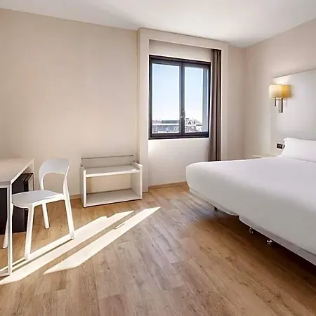 Hotel B&B HOTEL Elche 3*